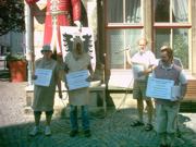 1-&euro;-Jobber-Sklaventreiber vor dem Rathaus