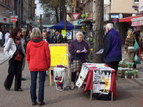 Infostand in Frankfurt-Höchst